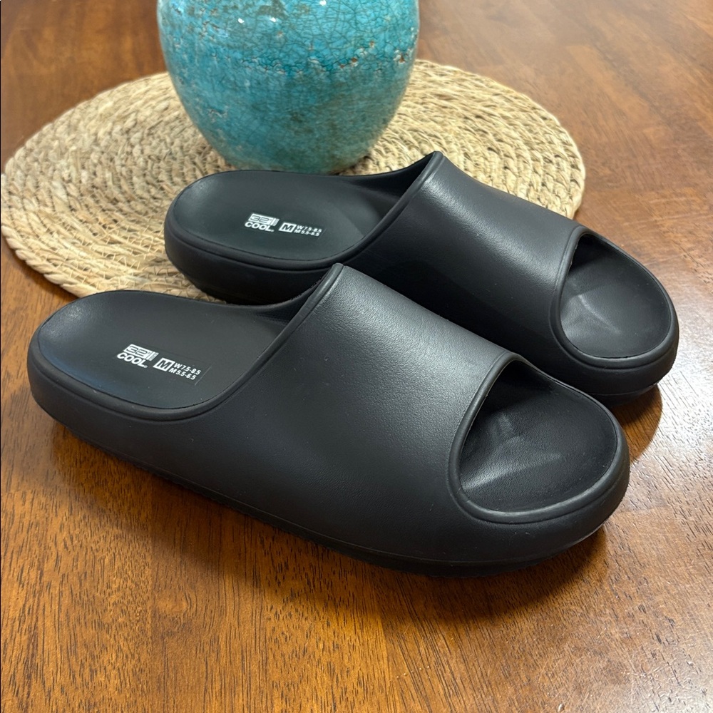 32° Cool Black Slide Sandals